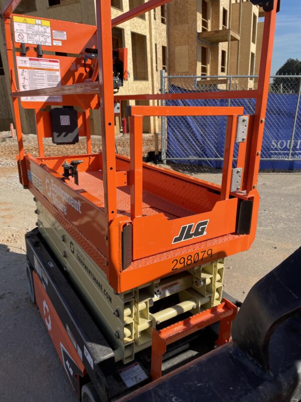 2023 JLG ES1932