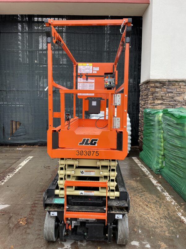 2023 JLG ES1932