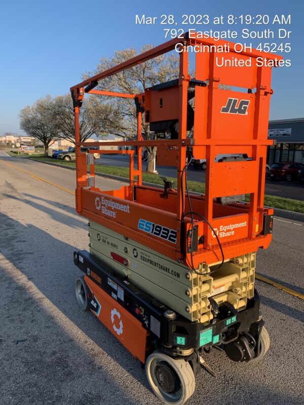 2023 JLG ES1932