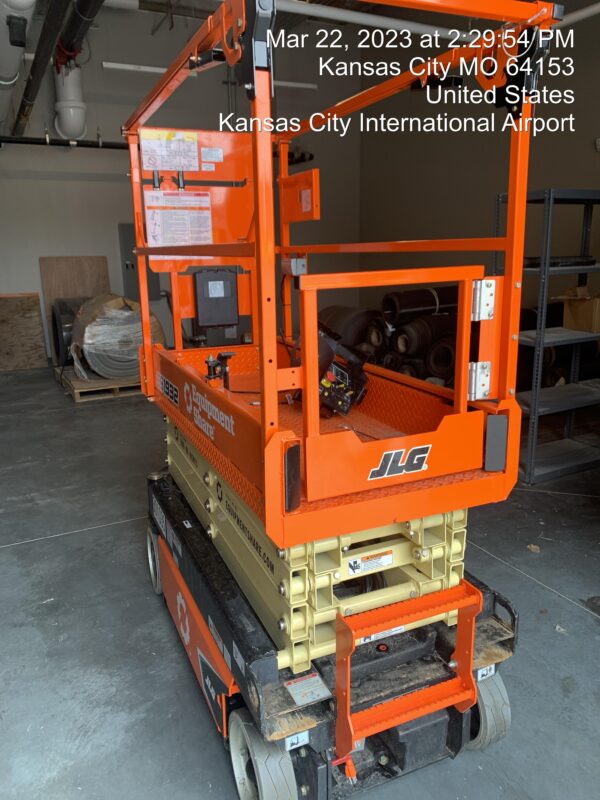 2023 JLG ES1932