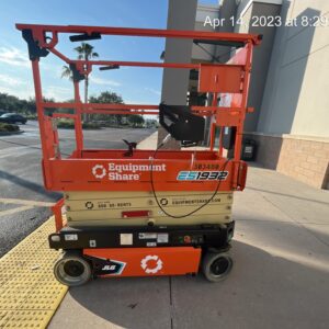 2023 JLG ES1932
