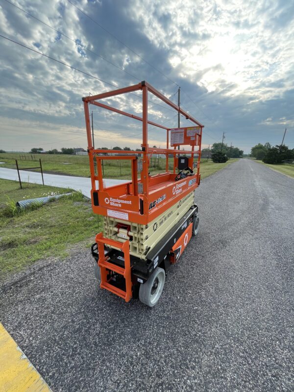 2023 JLG ES2632