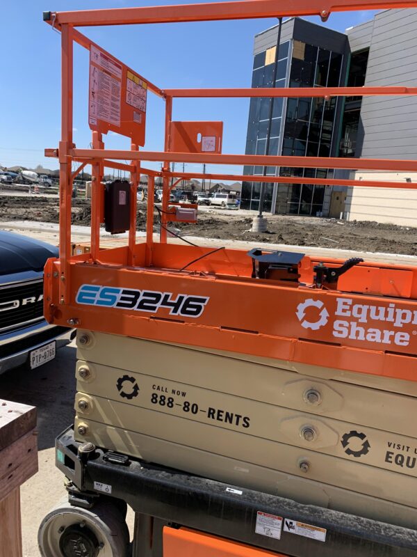 2023 JLG ES3246