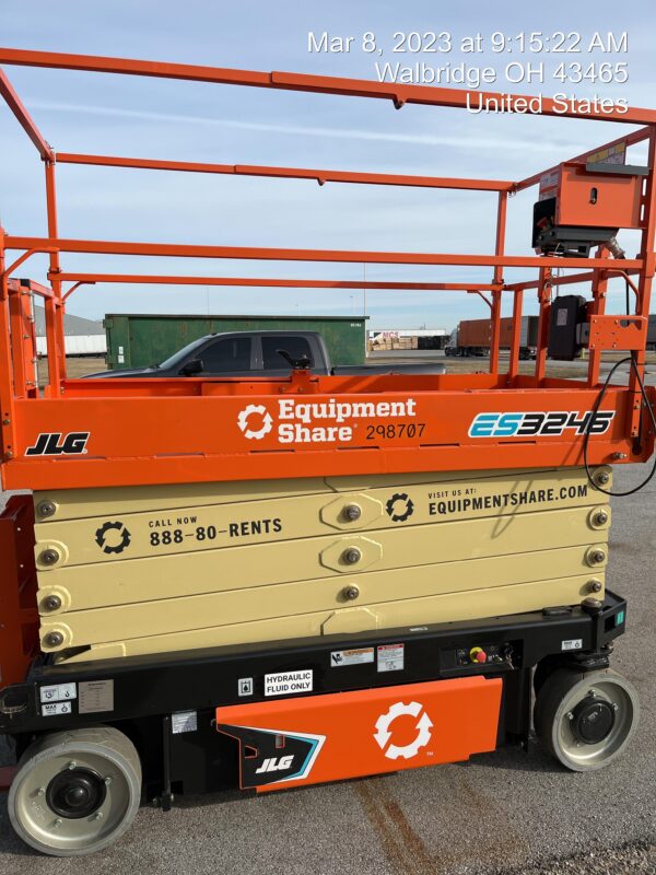 2023 JLG ES3246