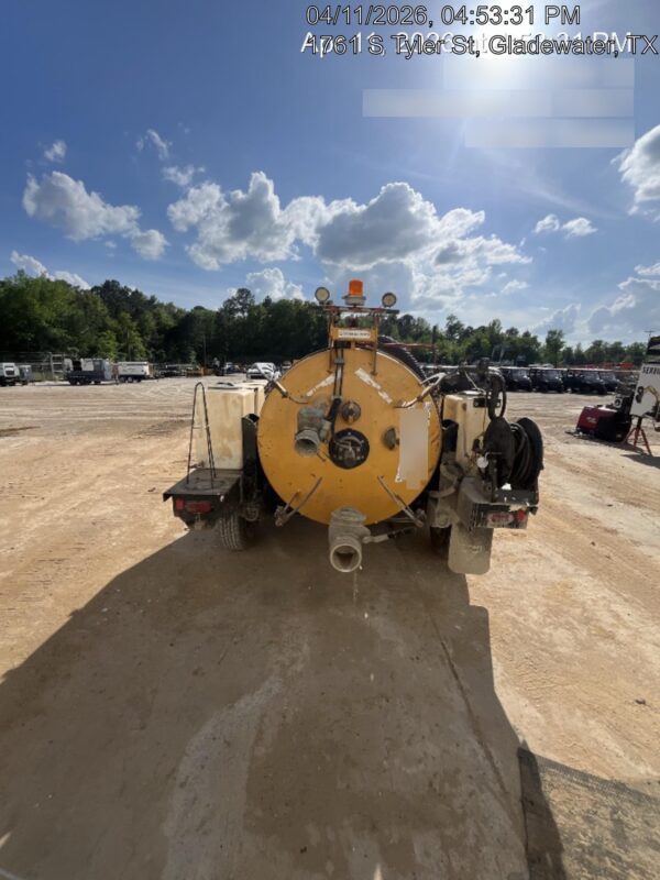 2023 VAC-TRON LP573XDT