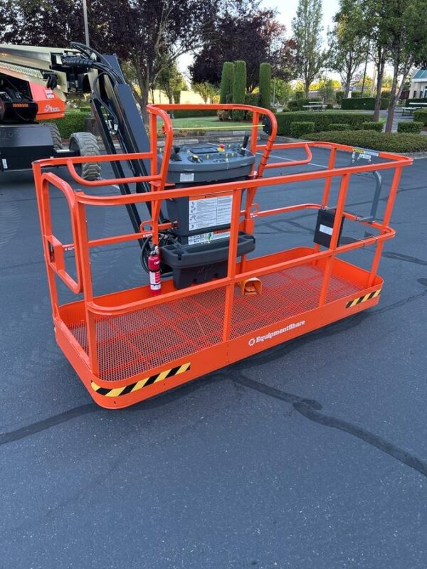 2025 JLG 660SJ