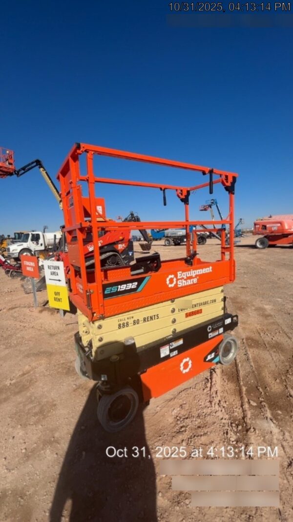 2025 JLG ES1932
