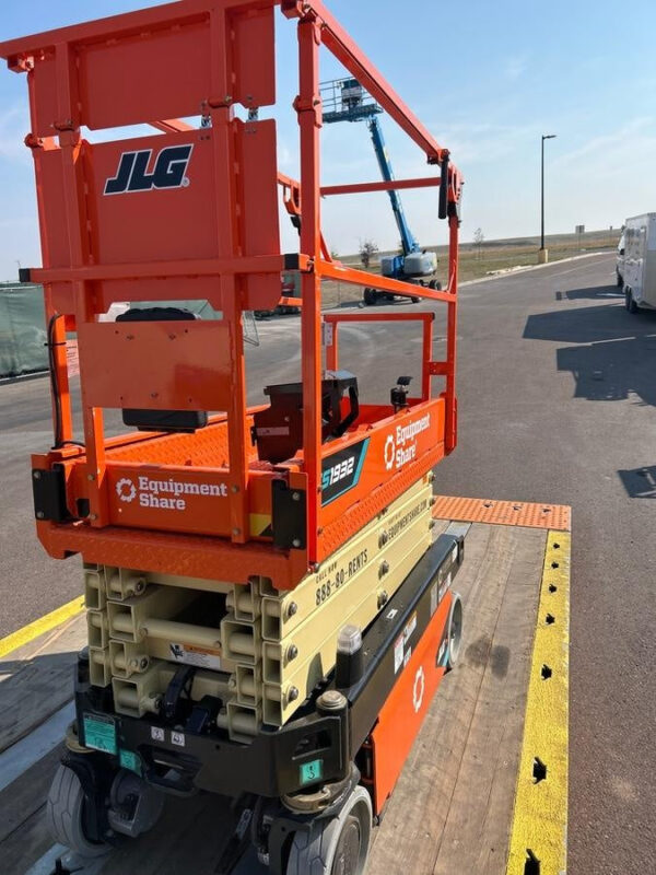 2025 JLG ES1932