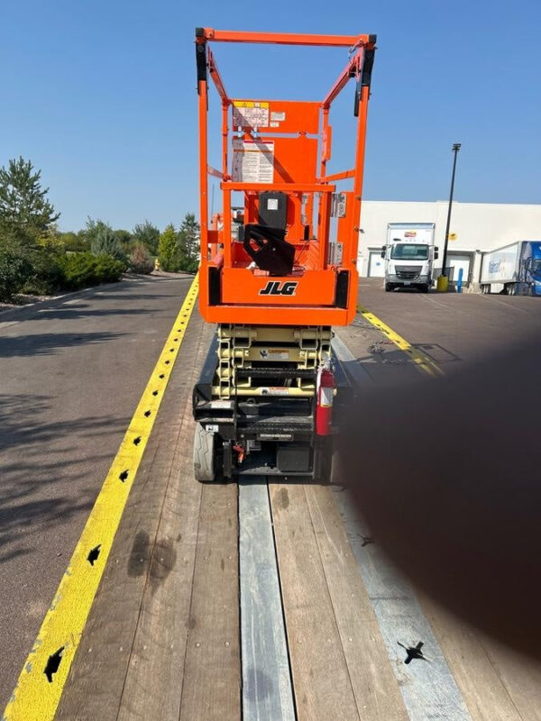 2025 JLG ES1932