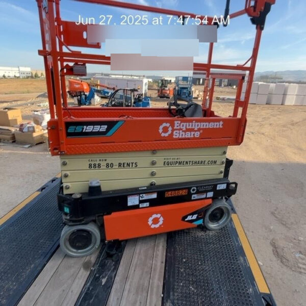 2025 JLG ES1932