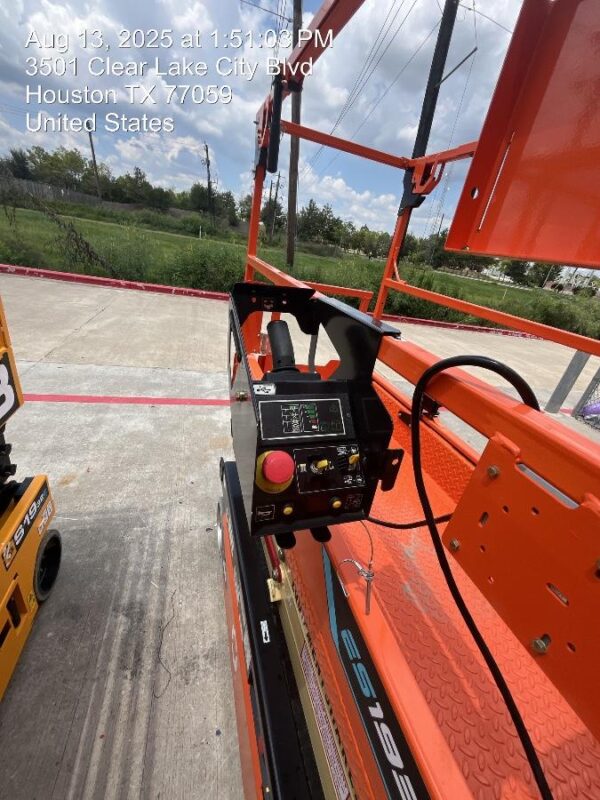 2025 JLG ES1932