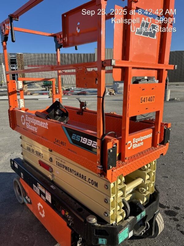 2025 JLG ES1932