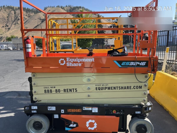 2025 JLG ES3246