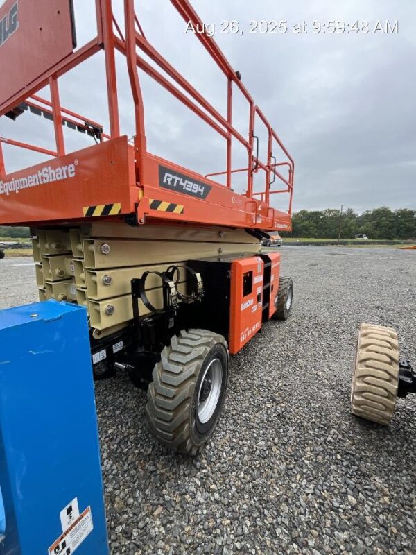 2025 JLG RT4394